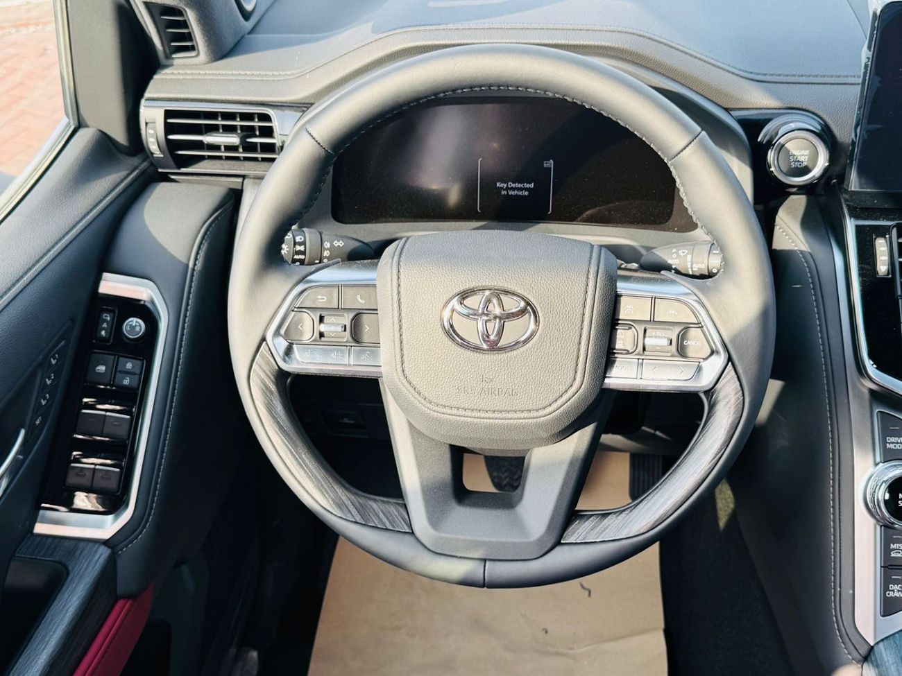 Toyota Land Cruiser LC300 VXR 3.5L TWIN TURBO F/O A/T BLACK INSIDE RED 2025