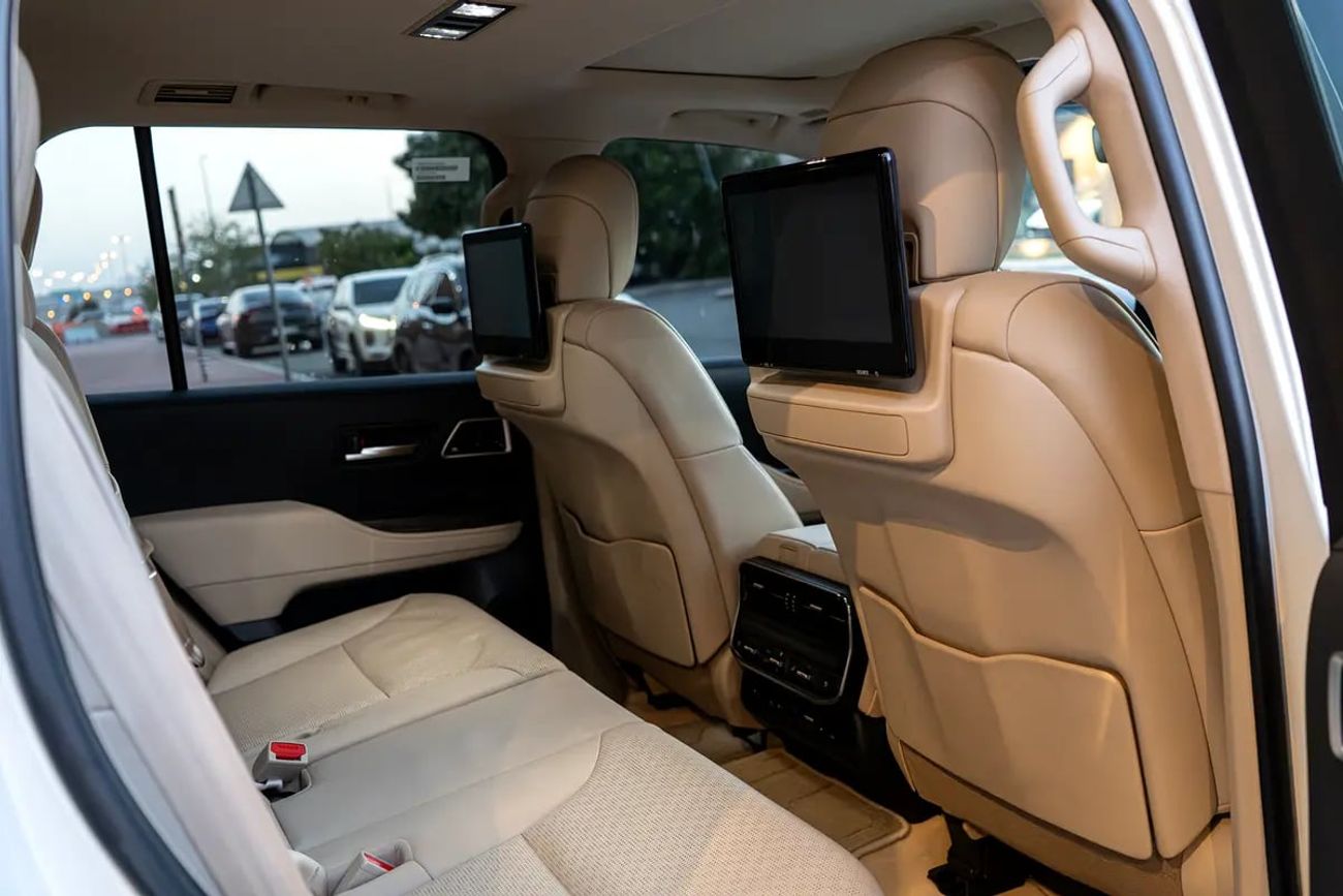 تويوتا لاند كروزر VXR 4.0L VXR | GCC Specs | Super Clean | Low Mileage