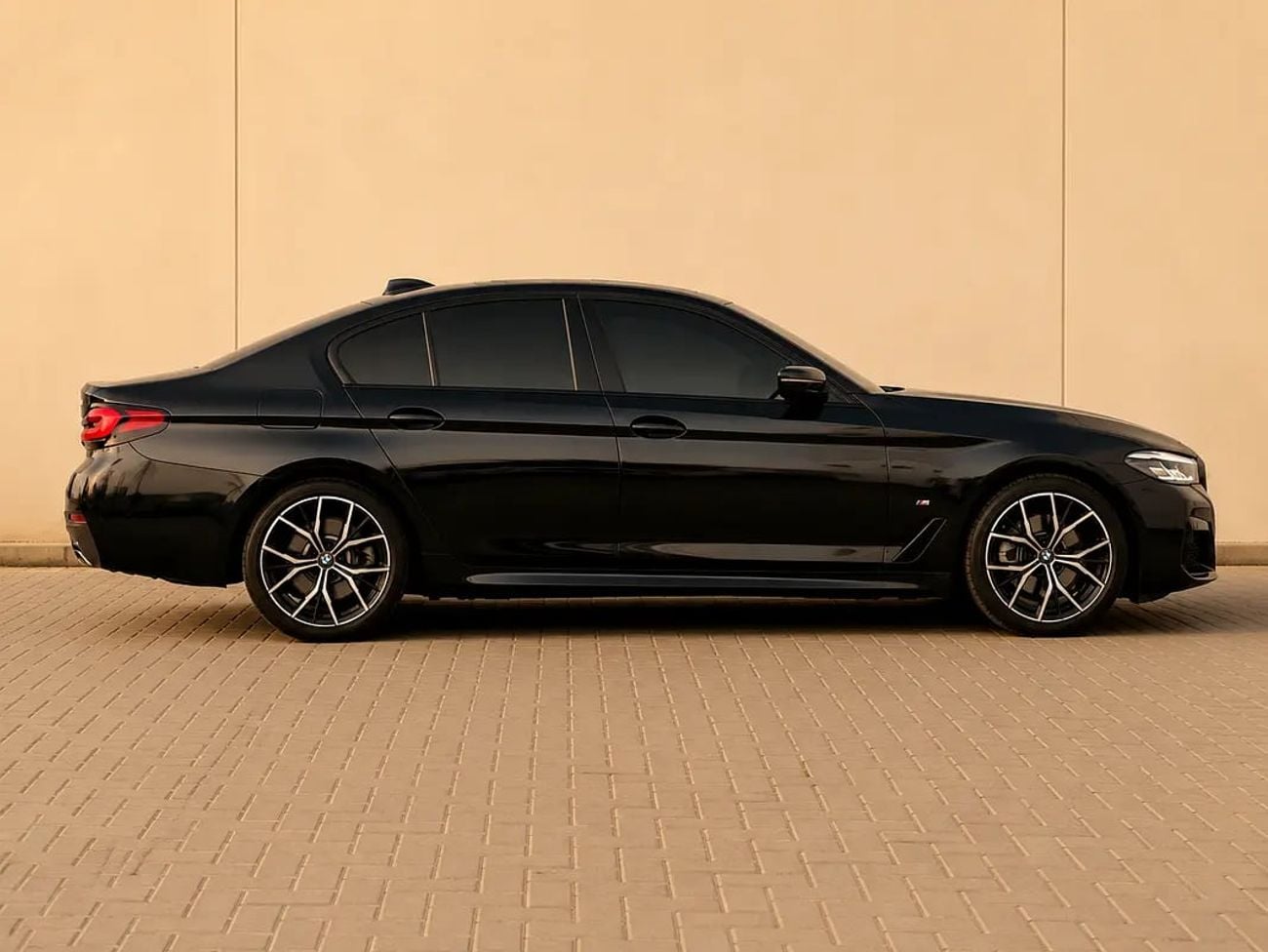 بي أم دبليو 530i M SPORT