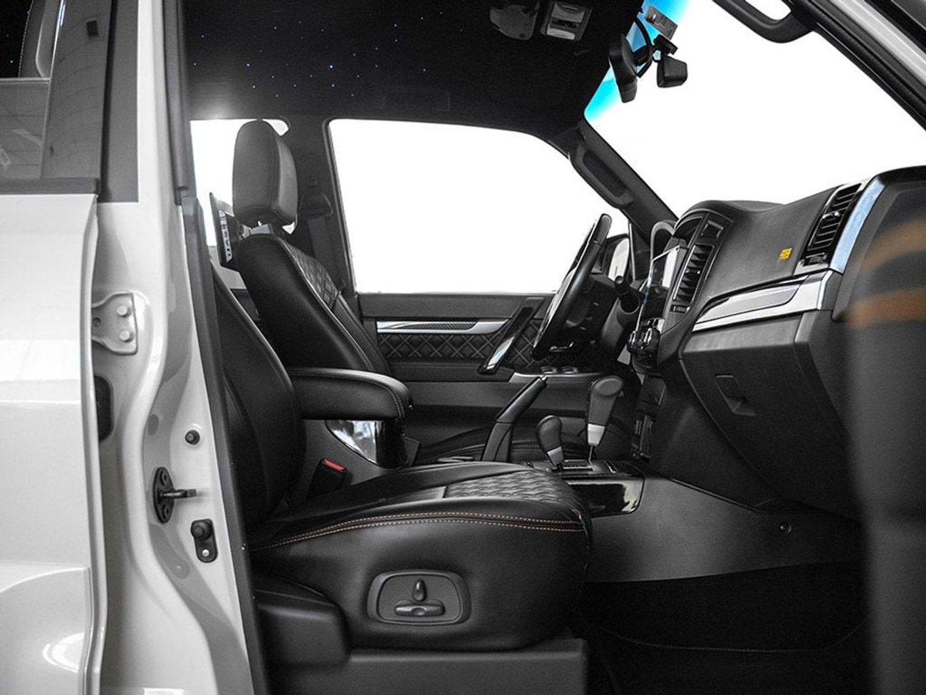 ميتسوبيشي باجيرو Signature Edition 3.8L V6