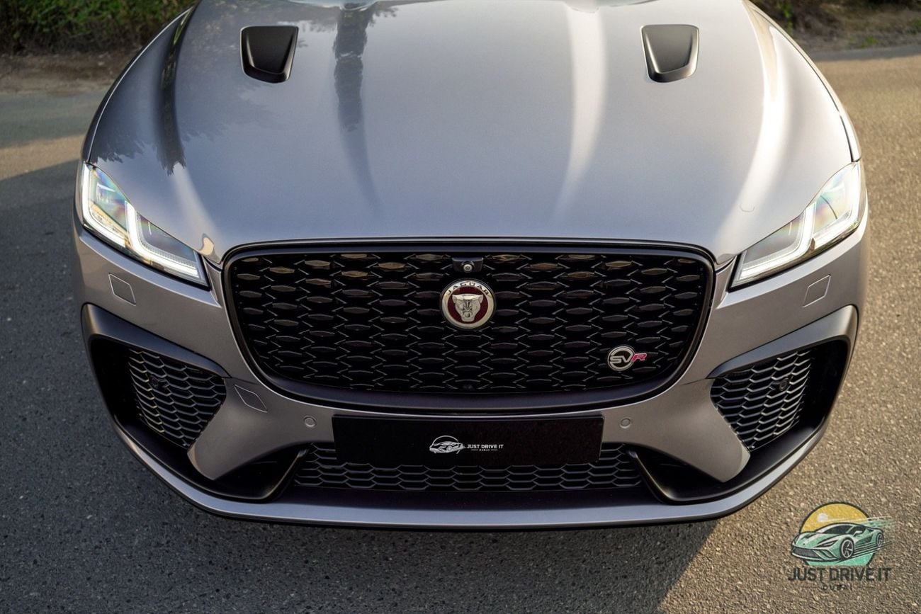 جاكوار F بيس SVR 5.0L