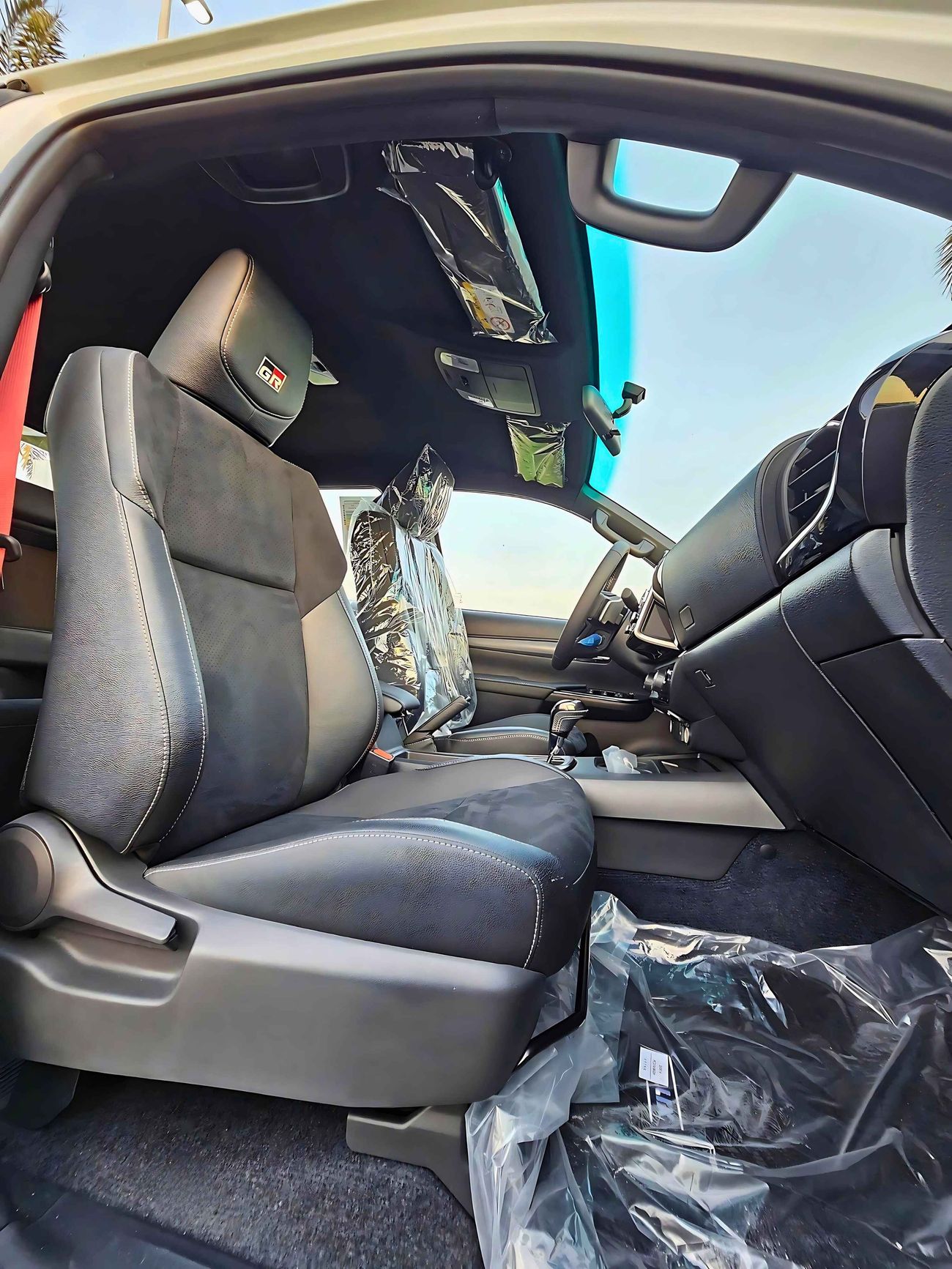 تويوتا هيلوكس GR SPORT / 4.0L V6 / DRIVER POWER SEAT WITH ROLL BAR / "4" CAMERAS (CODE # HPGRV6AF)