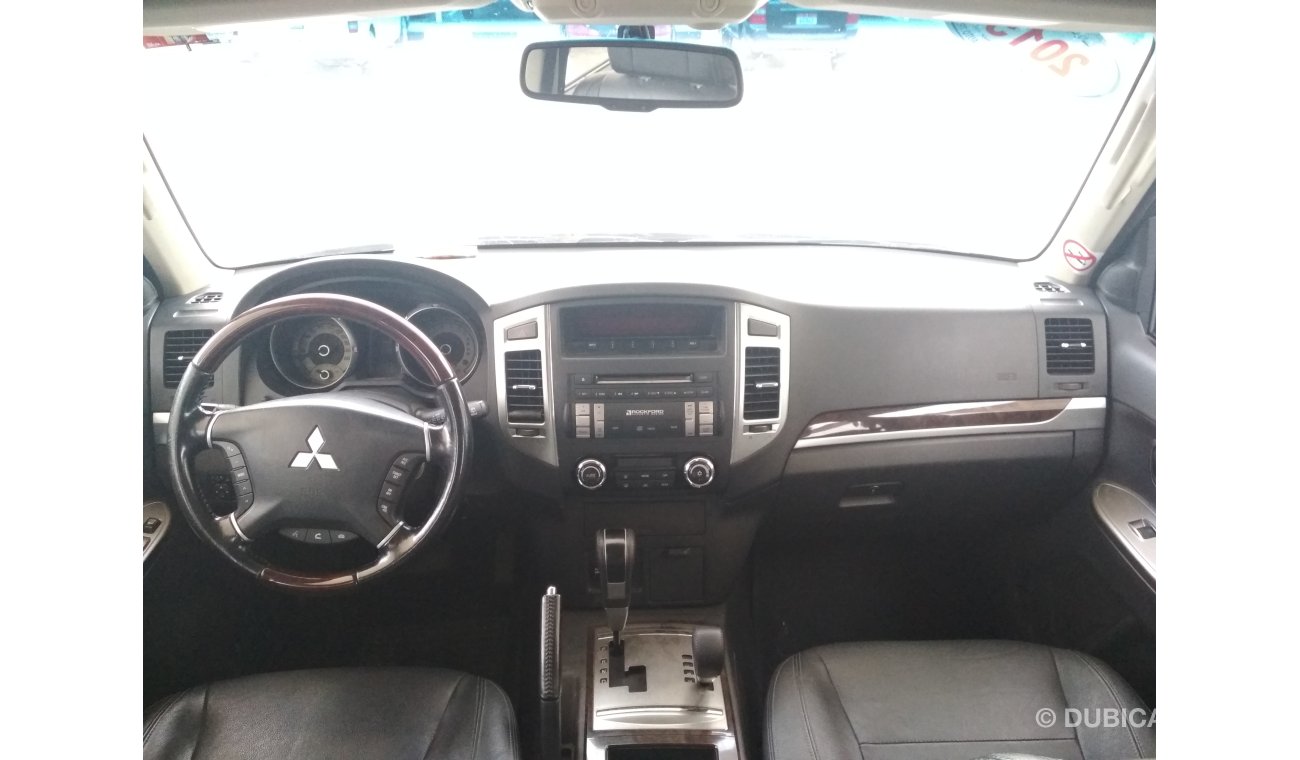 ميتسوبيشي باجيرو 2015 فضى رقم 1 خليجى حالة وكالة بدون حوادث ممتاذة ماشية قليل