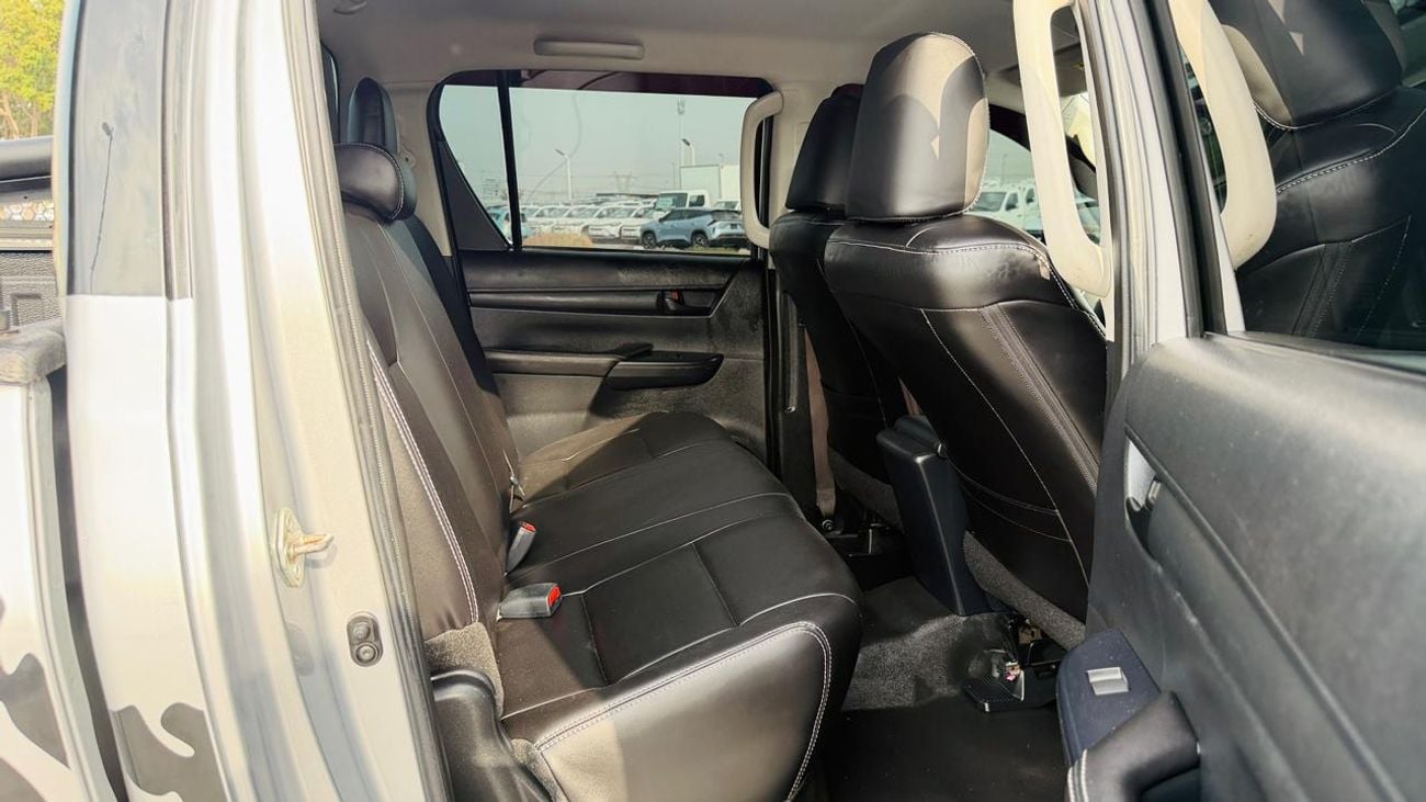 تويوتا هيلوكس 2022| 2.8L DIESEL ENGINE | AT | RHD | HEAVY BULL BAR WITH FOCUSED LED LIGHTS | DUAL BULL BAR ANTENNA