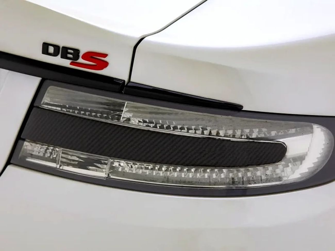 Aston Martin DBS Standard