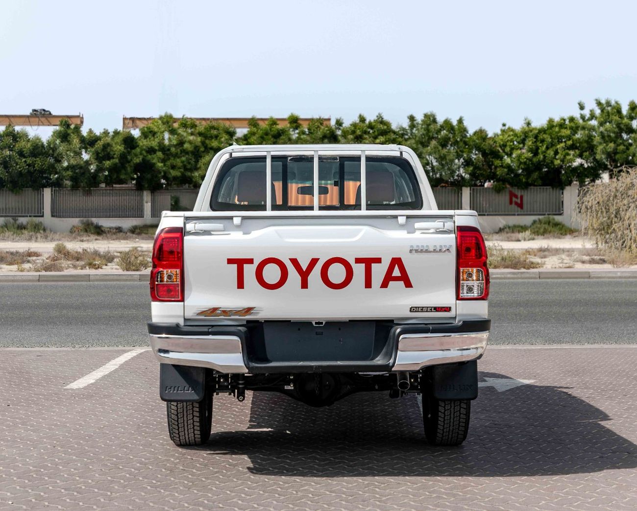 تويوتا هيلوكس 2.4L - Platinum White Pearl Inside Maroon | Export Only