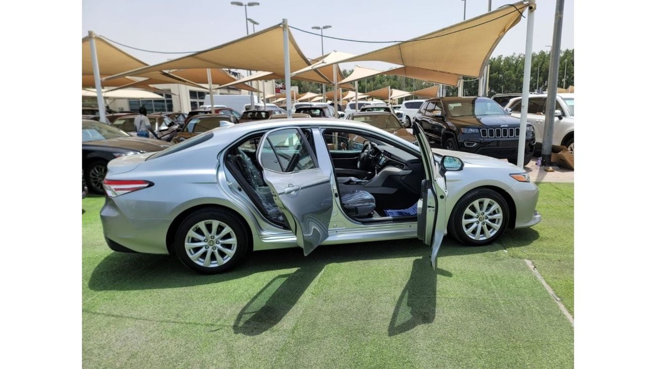 تويوتا كامري LE