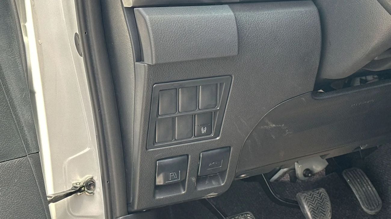 Toyota Hilux Toyota Hilux 2.4 MT 2025 Full option with diff lock