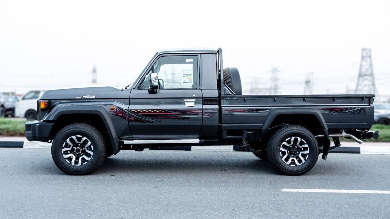 تويوتا لاند كروزر بيك آب 2026 Toyota LC79 2.8L AT Diesel Full Option (Grey-Brown)