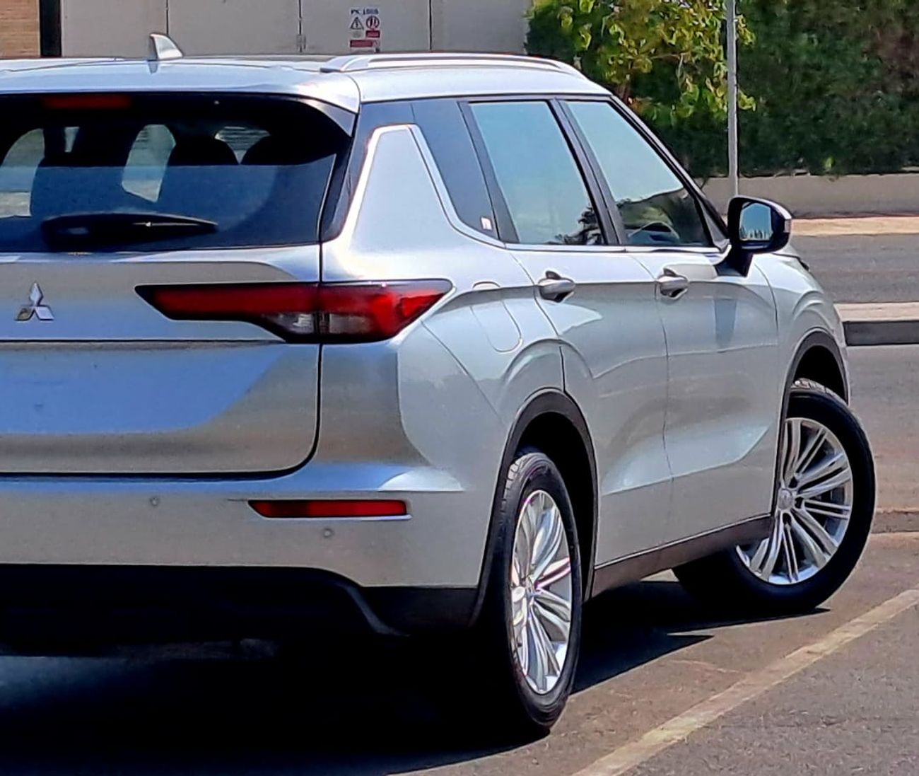 Mitsubishi Outlander GLX 2.4L 1130-Monthly l GCC l Cruise, Camera, GPS l Accident Free