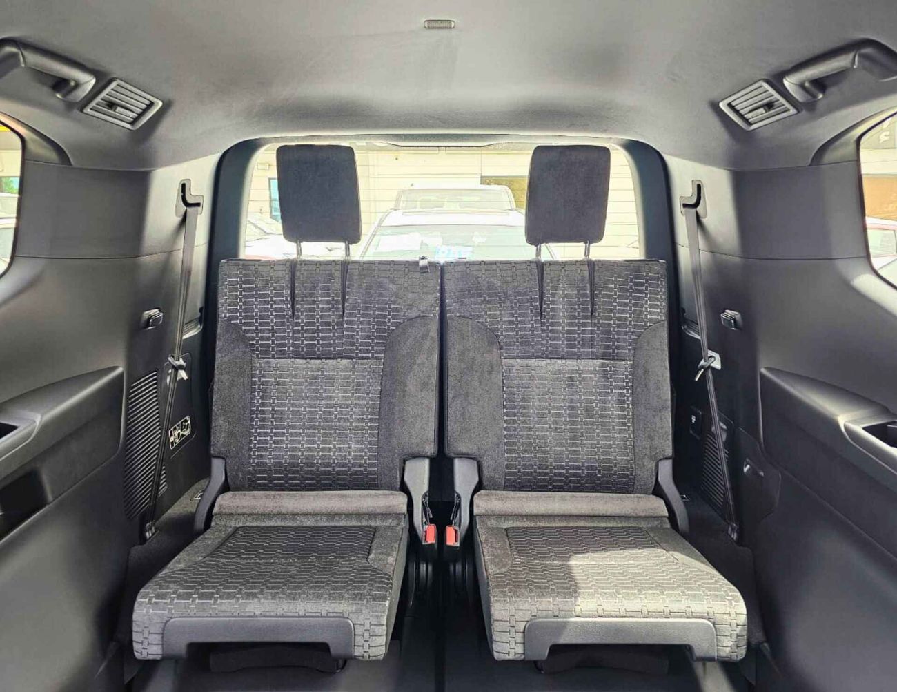 تويوتا لاند كروزر LC300 GXR / 4.0L V6 PETROL / DRIVER PWR SEAT / SUNROOF / CODE # 69075