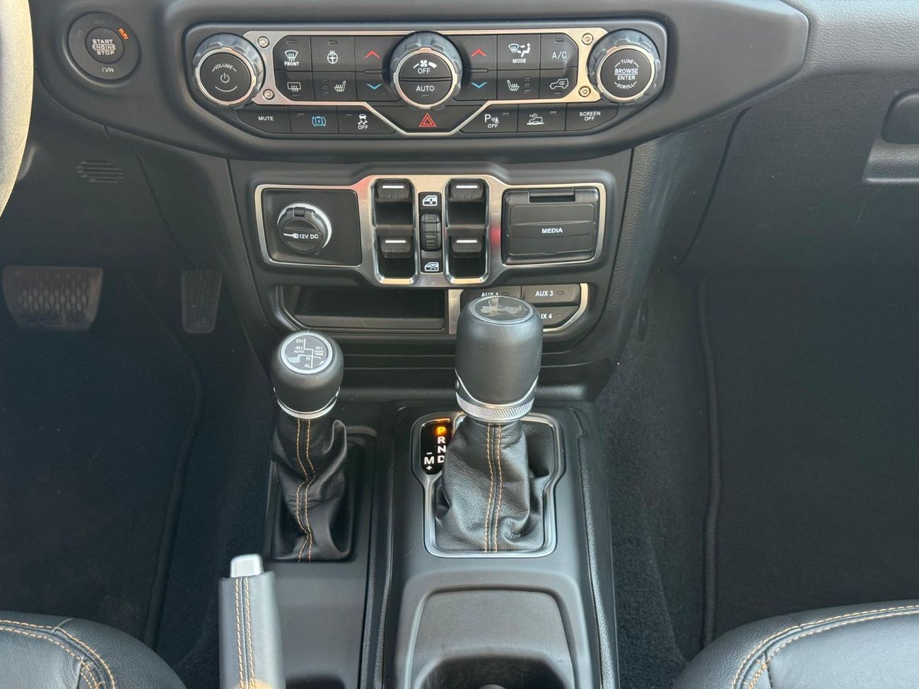 Jeep Wrangler Wrangler 4XE 2.0L Turbo PHEV 2023 Export Price @ 155,500 AED