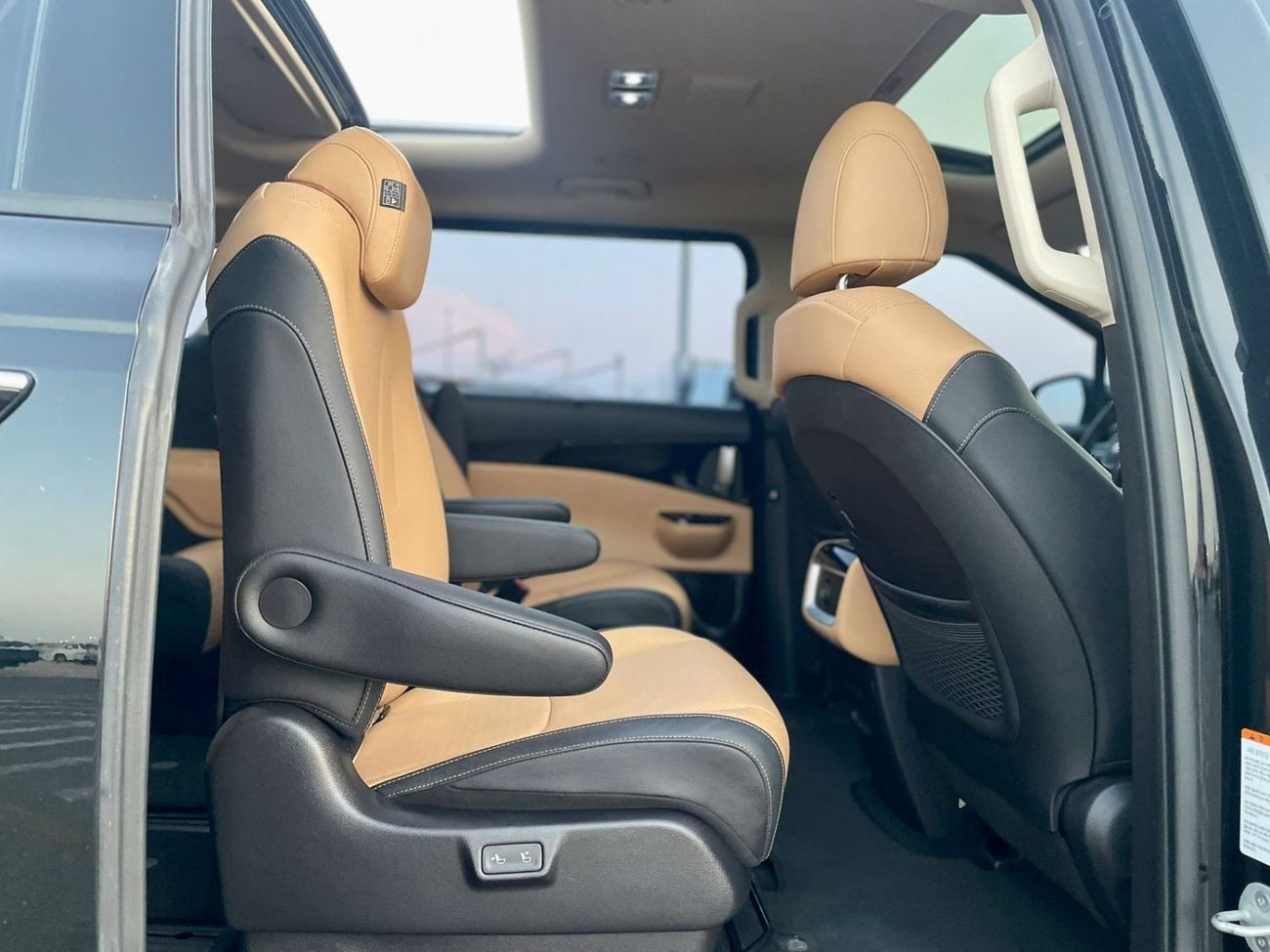 Kia Carnival 2021 Kia Carnival Exclusive Diesel Korean Specs Orignal Paint - 360* CAM - Panoramic View - 6 seater