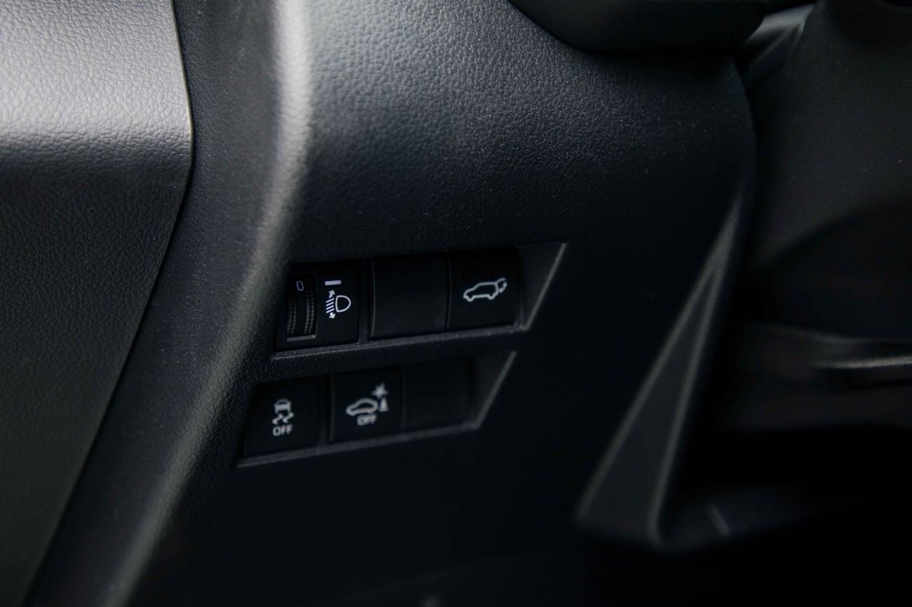 تويوتا لاند كروزر GXR 4.0L - Pearl White Inside Black | Export Only