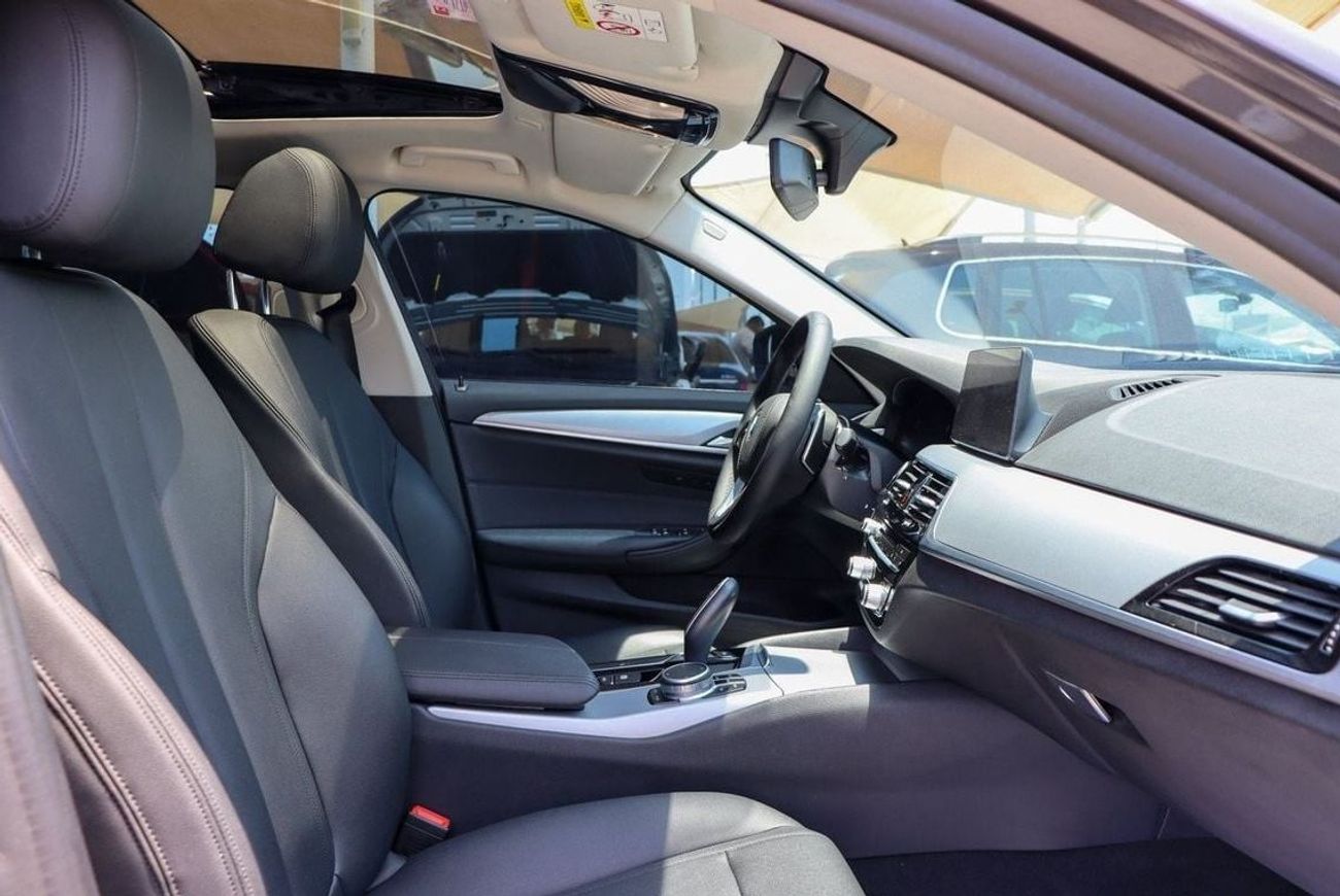 بي أم دبليو 520i Std 2.0L BMW 520i Black Edition/ GCC / 2020 / First Owner original Paint