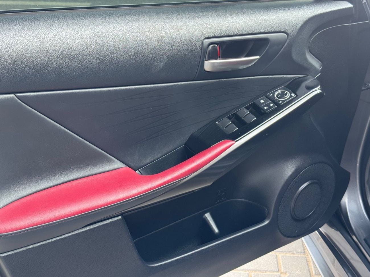 Lexus IS300 PREMIER لكزس is300  خليجي ‎موديل 2023  اربعة سلندر توربو اقتصادية جدا فالبترول  ماشي 56400 كم  مواصفات:  ( ش