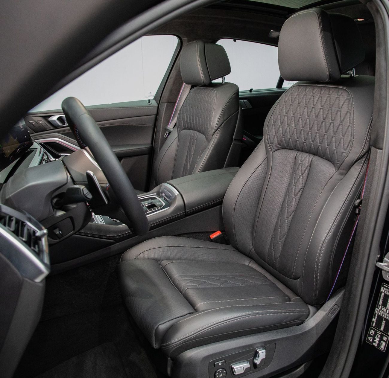 بي أم دبليو X6 M60i LUXURY