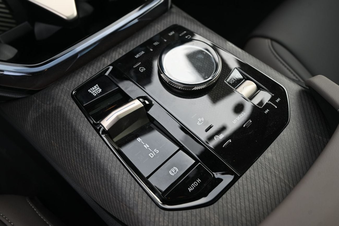 BMW X3 HOT OFFER - BMW X3 XDRIVE 25L 2025 - LUXURY PACKAGE