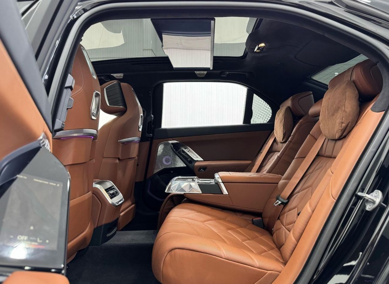 BMW 740i M-Sport 2024 BMW 740i M-Sport, BMW warranty + Service Pack, Fully Loaded, Very Low Kms, GCC