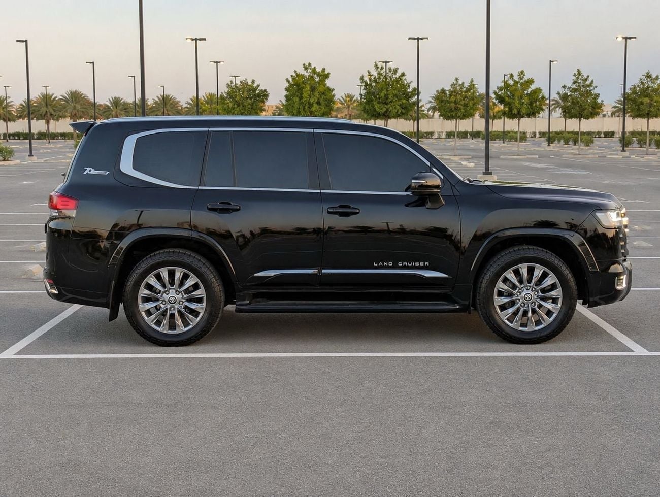 Toyota Land Cruiser GXR Toyota Land Cruiser Model 2019 cylinder 6 petrol