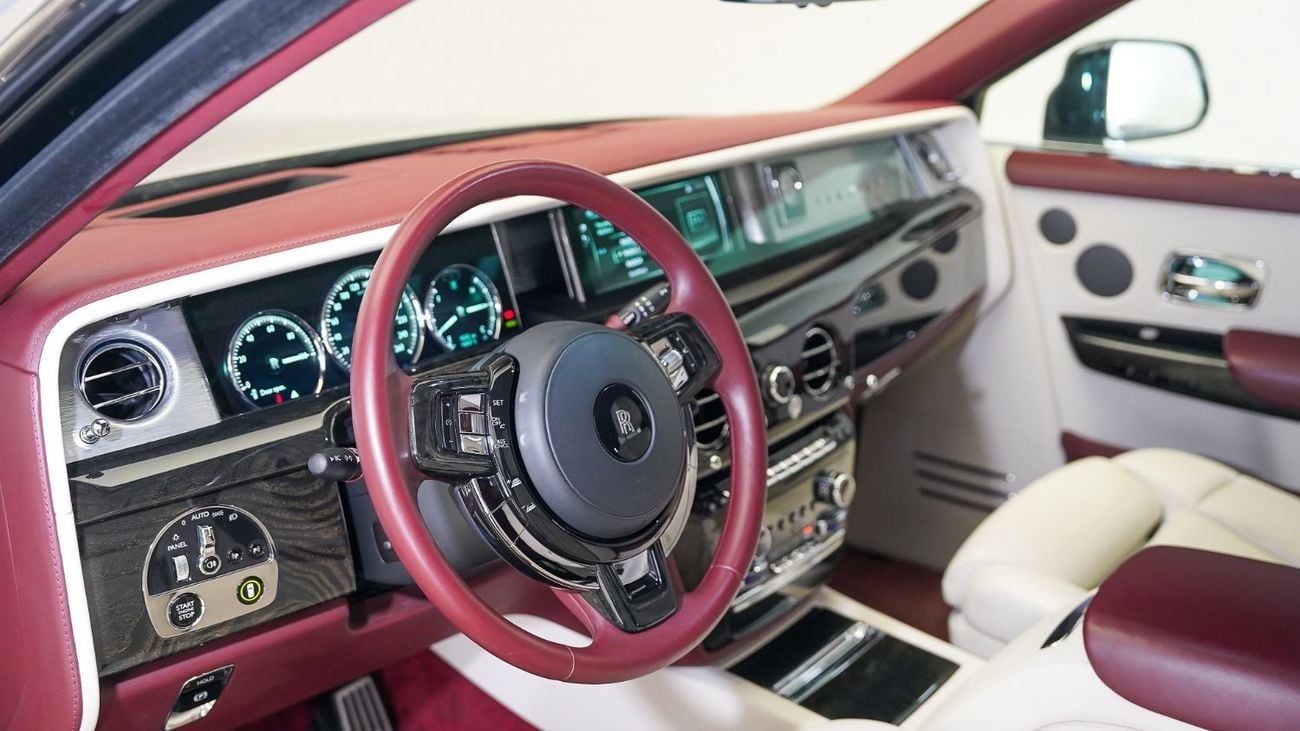 Rolls-Royce Phantom Silver Badge | AED 26,565 PM | Warranty - Service 2027 | GCC