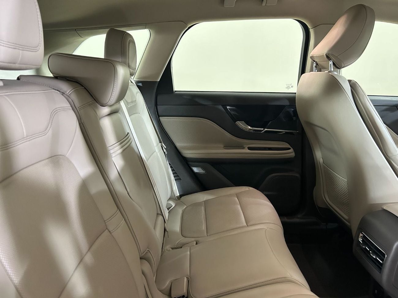 Lincoln Corsair RESERVE COR423 / AL TAYER MOTORS AL QOUZ SHOWROOM