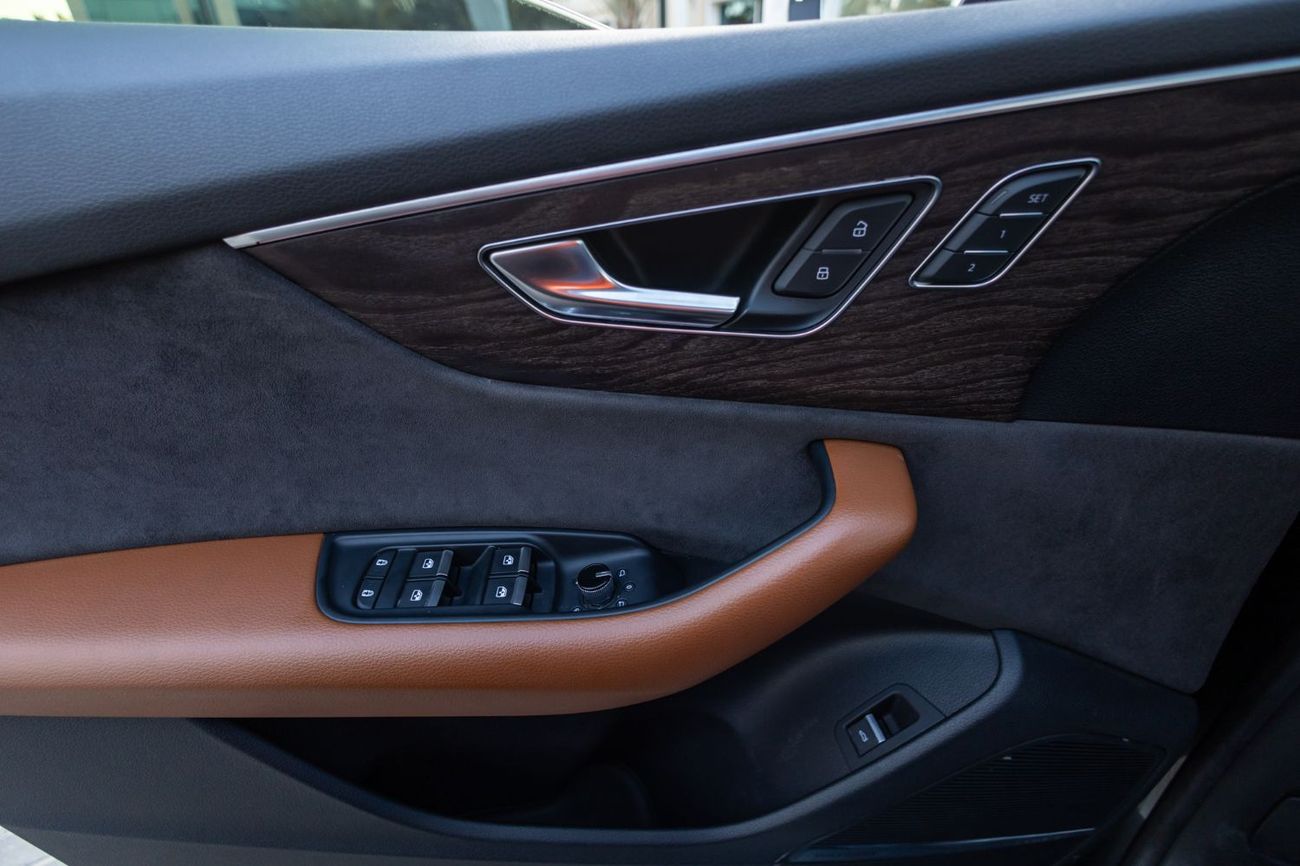 Audi Q8 55 TFSI quattro S-Line 3.0L (340 HP) Audi Q8 55TFSI Quattro S-Line 2019 GCC under Warranty with Flex