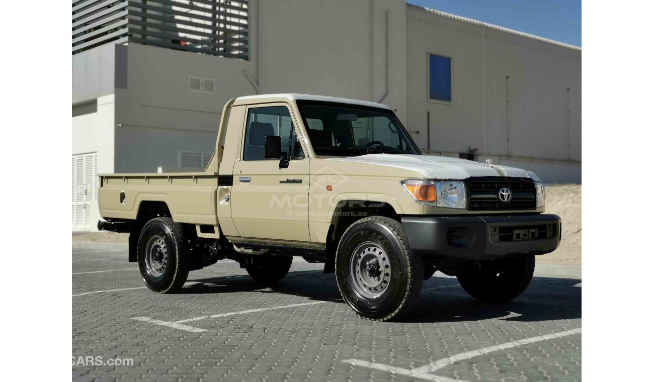 تويوتا لاند كروزر بيك آب 4.0L PETROL, 16" TYRE, KEY START, MANUAL WINDOWS (CODE # LCSC02)