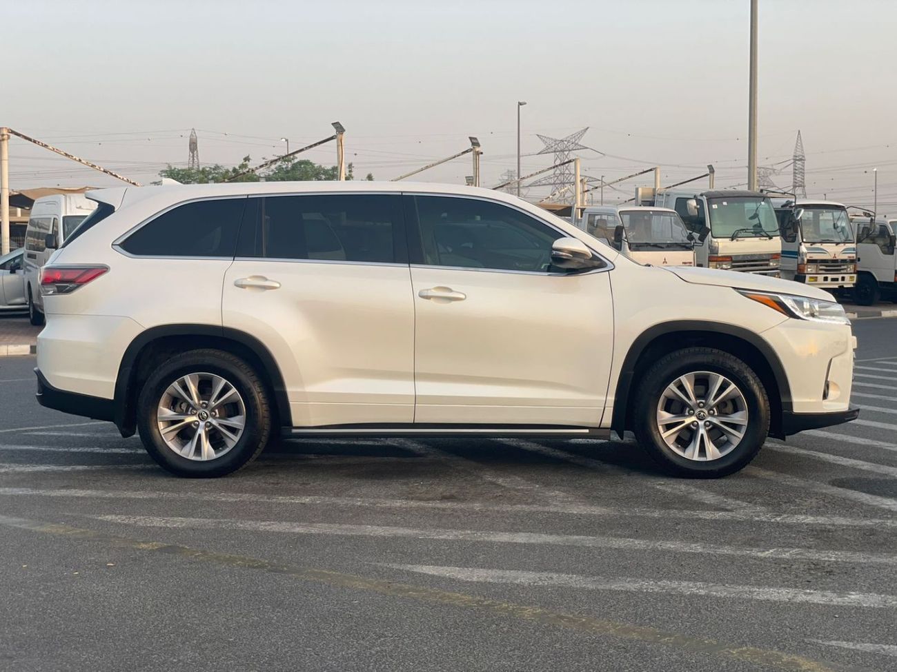 Toyota Highlander 2016 Toyota Highlander LE MidOption+ 3.5L V6 - AWD 4x4 - Side Step - 7 Seater - Trunk Auto -