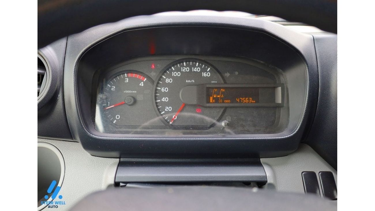 هينو 300 614 / Dual Cab 4.0L RWD / Diesel M/T with Rear AC / Like New Condition / GCC Specs