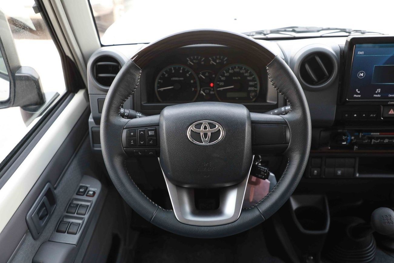 تويوتا لاند كروزر 70 2025 TOYOTA LC76 HARDTOP LX  B 4.0 - WHITE inside BLUISH GREY | Export Only
