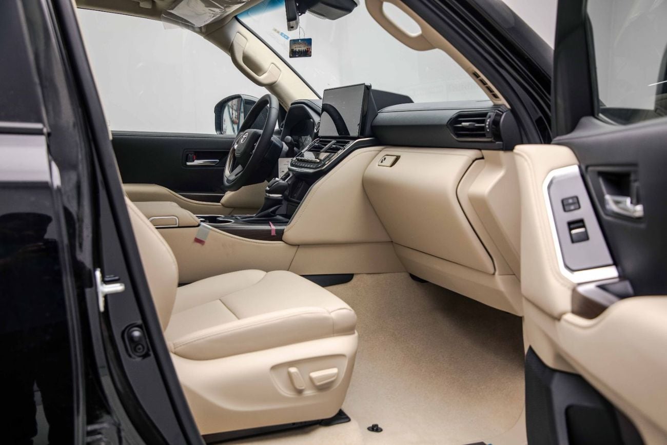 تويوتا لاند كروزر LC300 GXR 3.5L - Black Inside Beige | Export Only