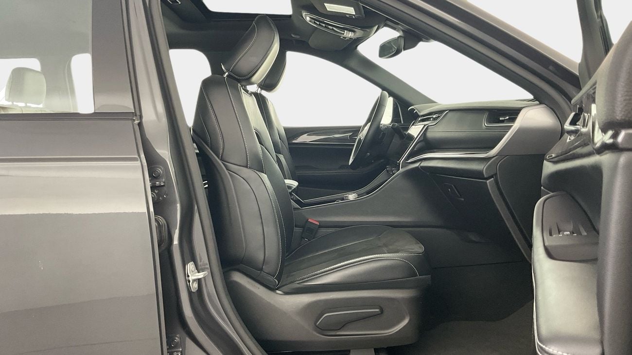 جيب جراند شيروكي Altitude | upto AED 20,000 Ramadan Discount | شامل الضمان | 0 ﺪﻔﻋﺓ ﺃﻮﻟﻯ