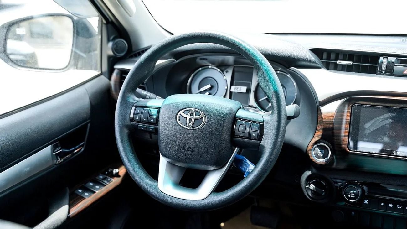 Toyota Hilux SR5 (NON GCC) Brand 2.7 A/T FULL OPTION PUSH START Double Cab GLX | GCC Specs