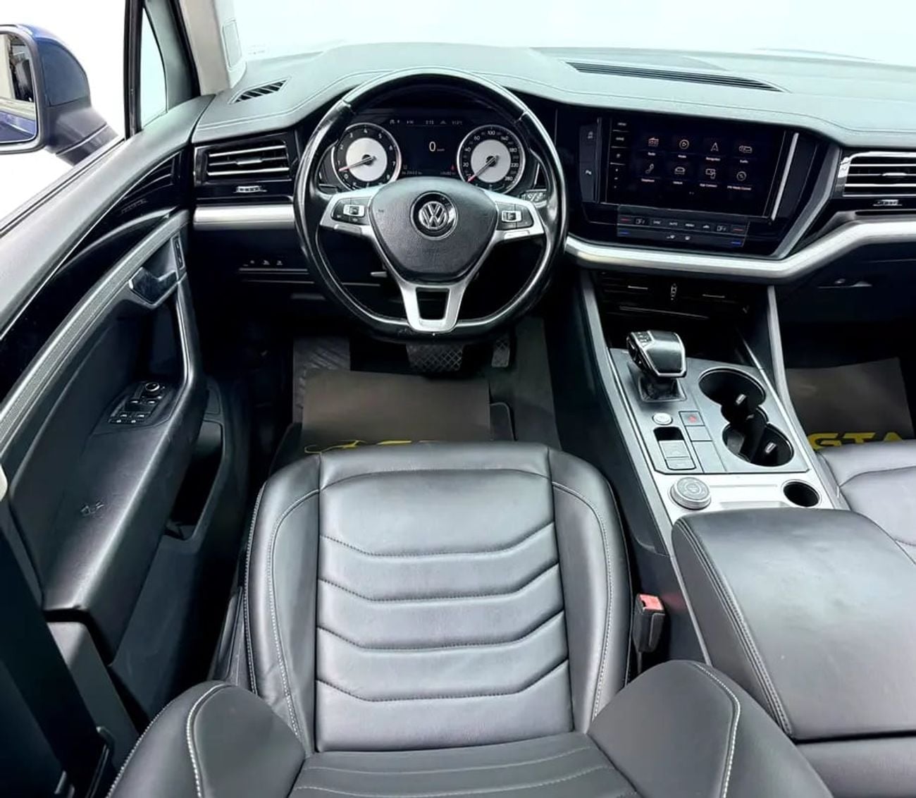 فولكس واجن طوارق Trendline, Full Service History, Fully Loaded, Excellent Condition, GCC
