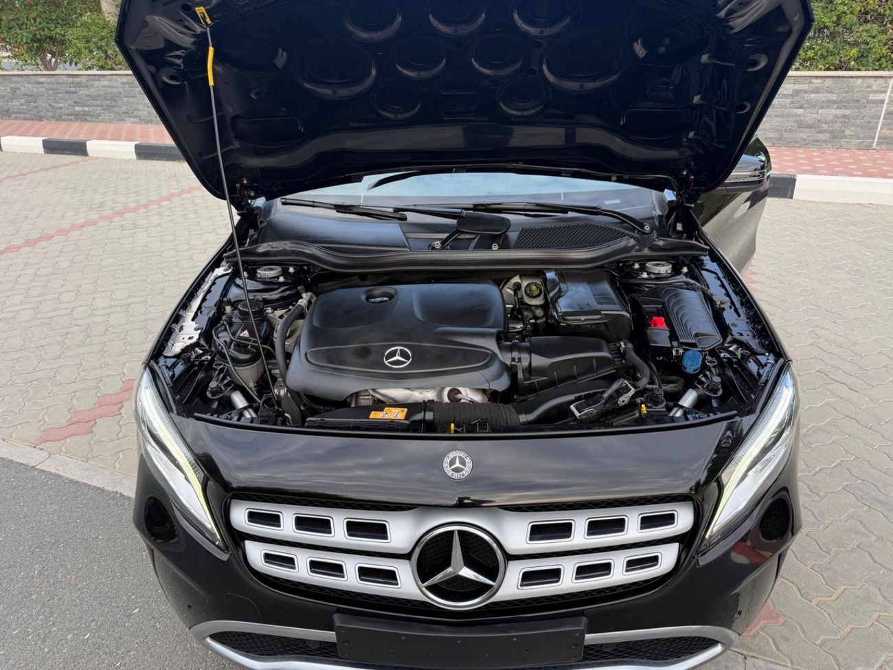 Mercedes-Benz GLA 250 Std 2.0L (208 HP)