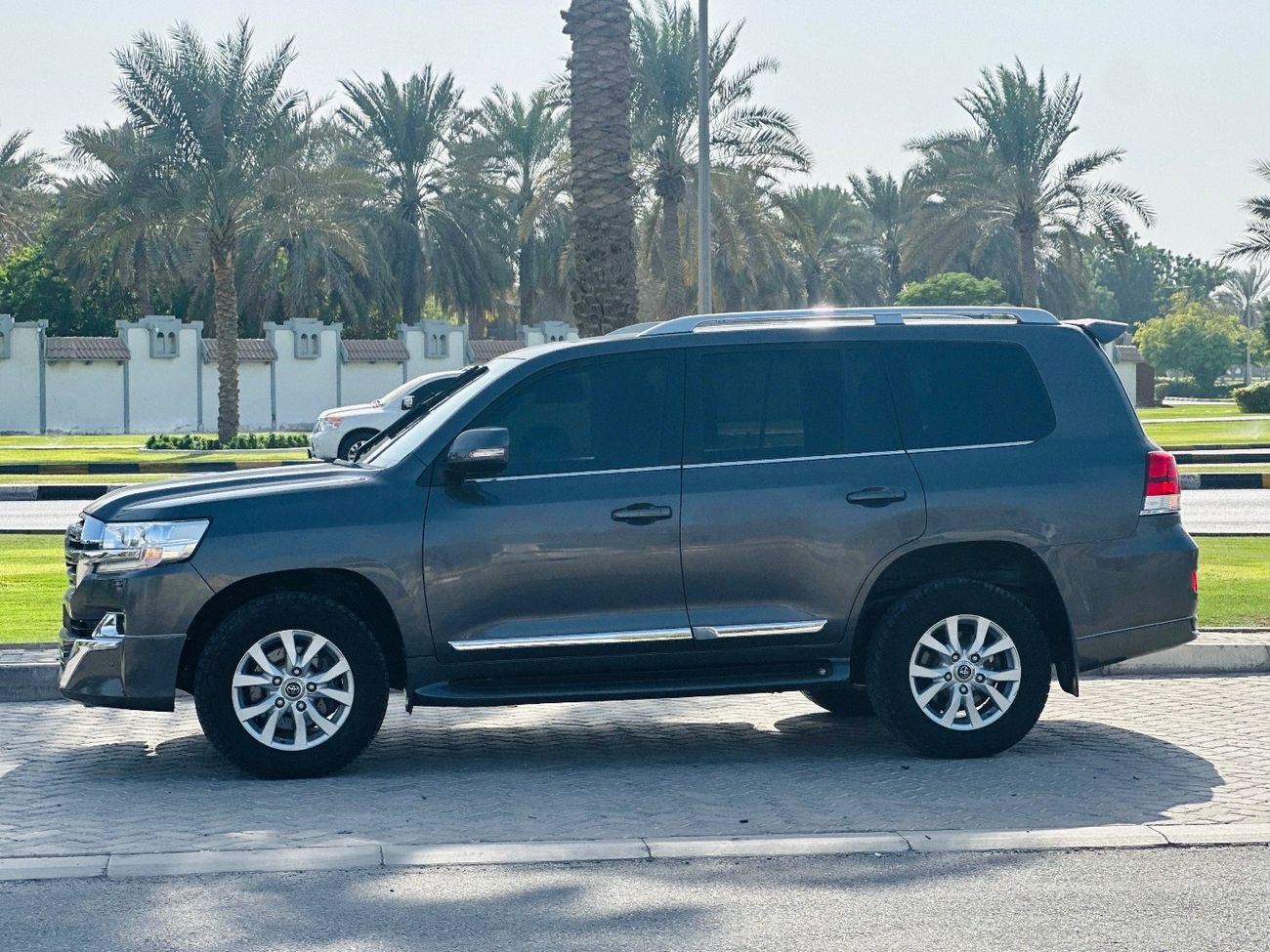 تويوتا لاند كروزر Sahara 2016 Model RHD Diesel Engine Full Option