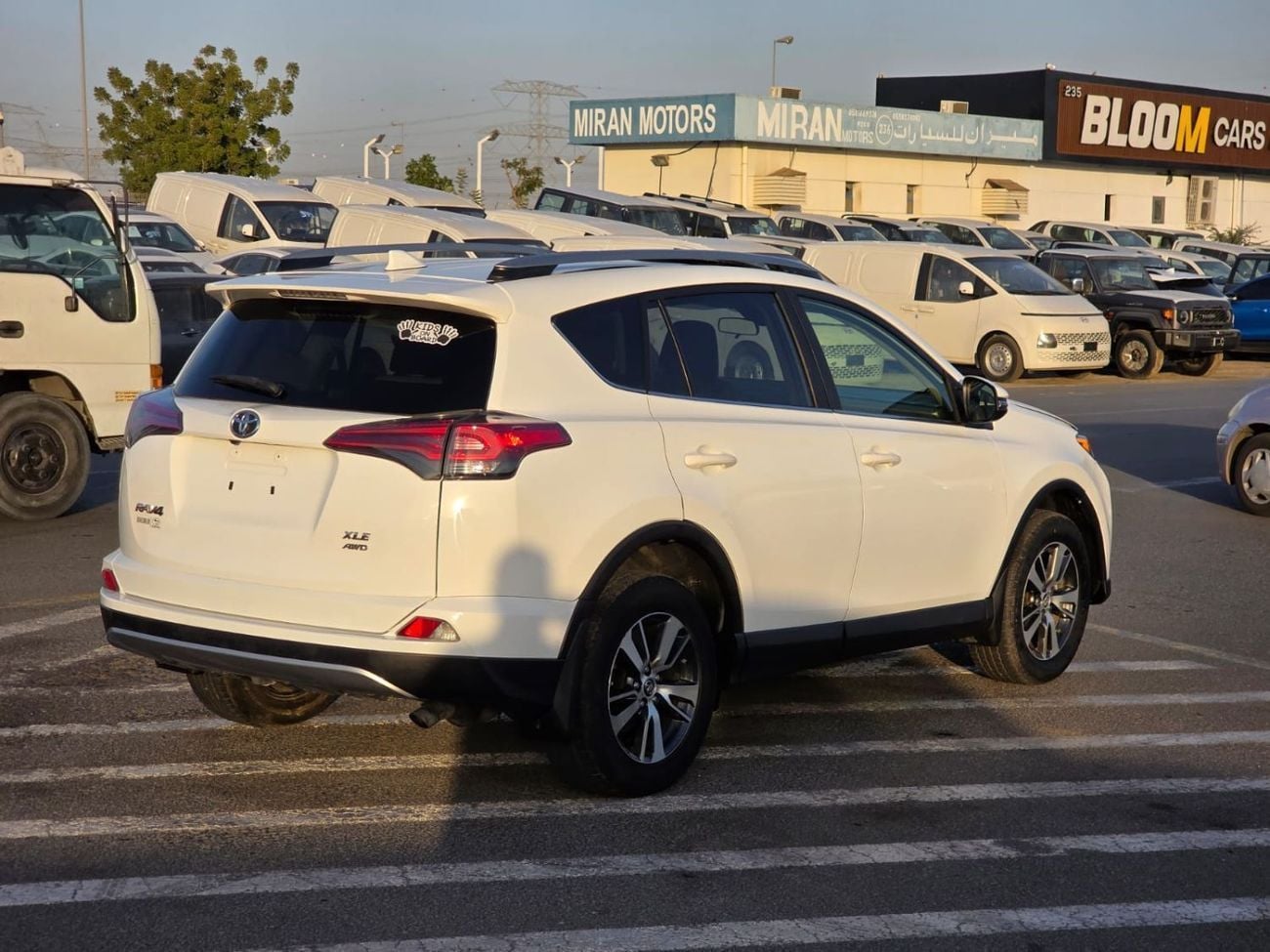 Toyota RAV4 XLE Limited 2.5L Sunroof , Push button , Trunk automatic and leather seats