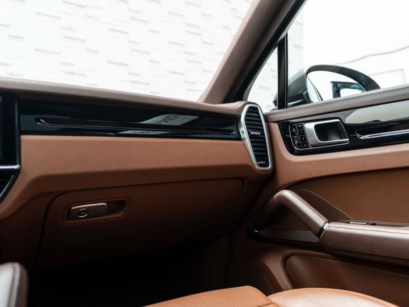 Porsche Cayenne Std 3.0L (340 HP)