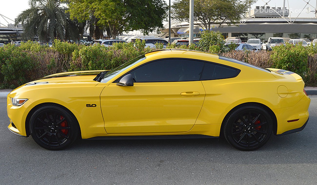 Ford Mustang GT Premium, 5.0 V8 GCC, M/T with Dealer Warranty until 2023 and Free Service until 2021