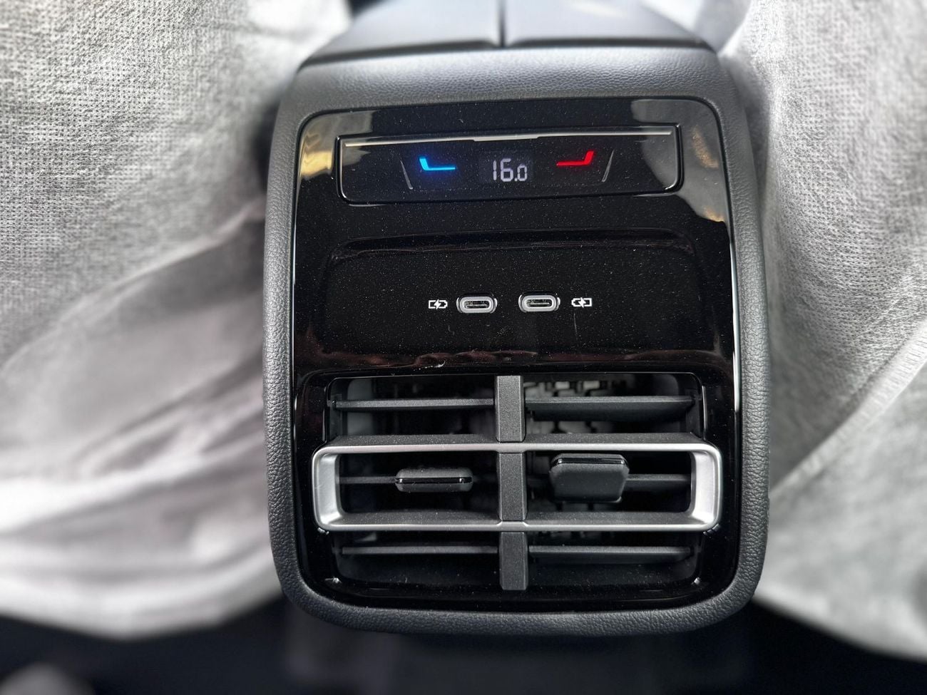 Volkswagen Tiguan Volks wagen Tigwan R line  2.0 L. Model.  2025