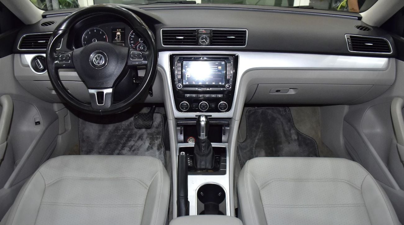 Volkswagen Passat SEL EXCELLENT DEAL for our Volkswagen Passat ( 2013 Model ) in Silver Color Canadian Specs