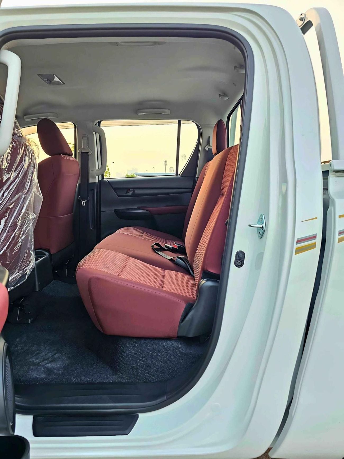 Toyota Hilux NARROW BODY / DOUBLE CABIN / 2.4L DIESEL M/T 4WD /  POWER WINDOWS (CODE#HMD)