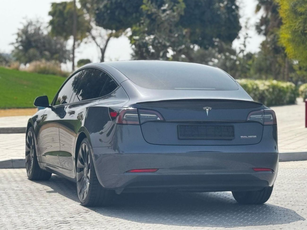 Tesla Model 3 TESLA MODEL 3 PERFORMANCE DUAL MOTOR LONG RANGE Model: 2021 Milage 84.000km Price: 110.000 dirhams (