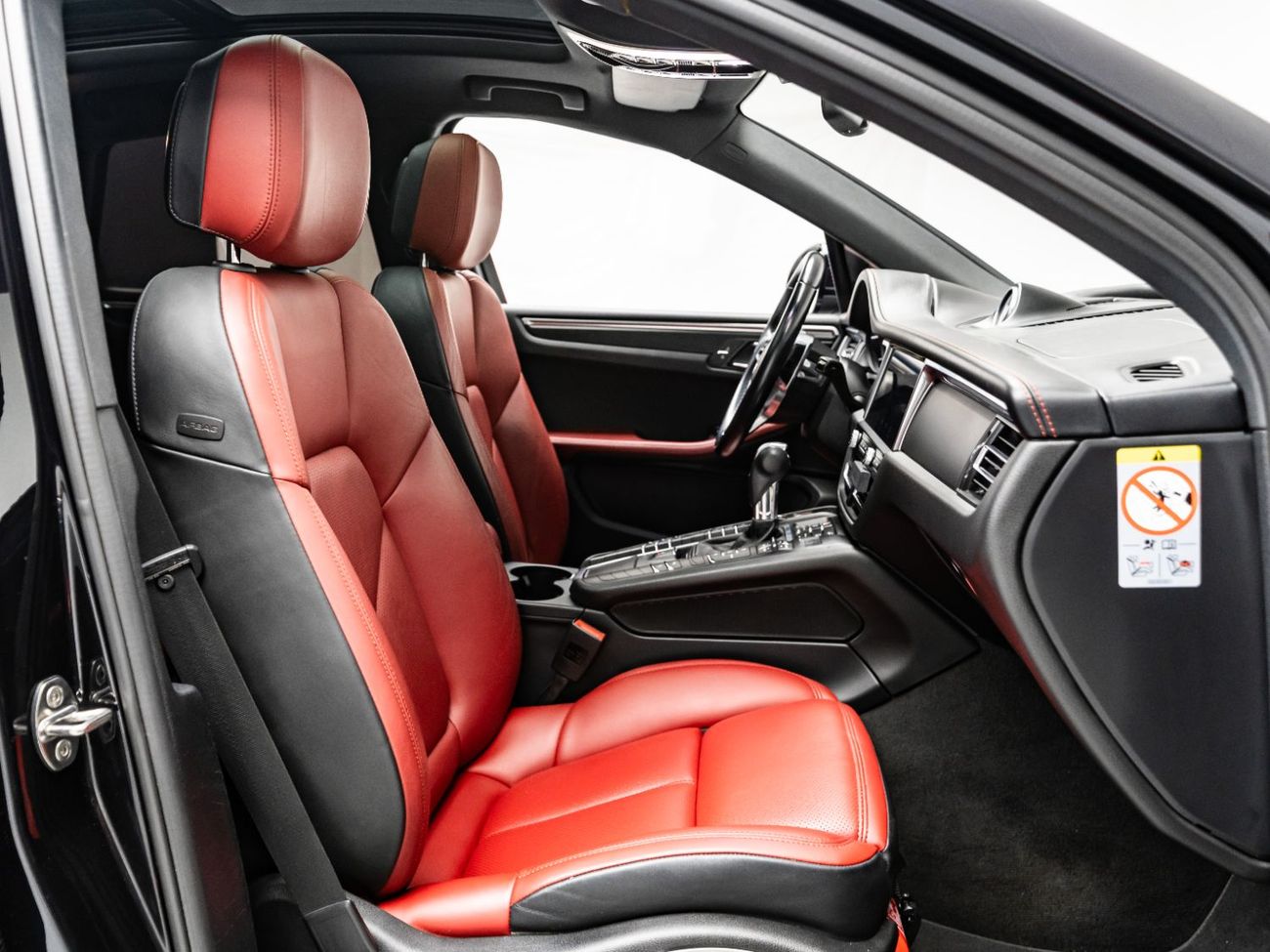 Porsche Macan Std 2.0L (252 HP) 2019 Porsche Macan, March 2026 Blackline Warranty, Full Service History, GCC