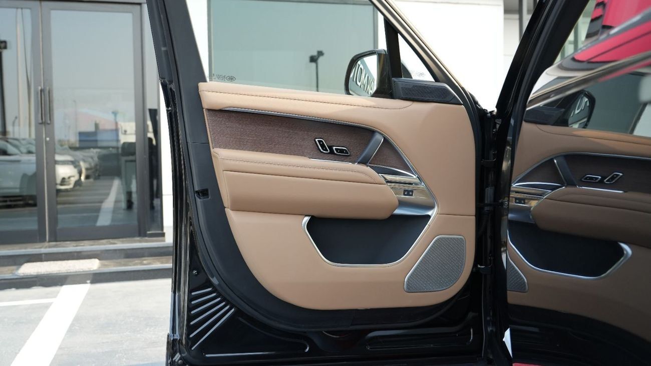 Land Rover Range Rover Autobiography P530 4.4L V8 Black - Tan 2026 MY Export Only