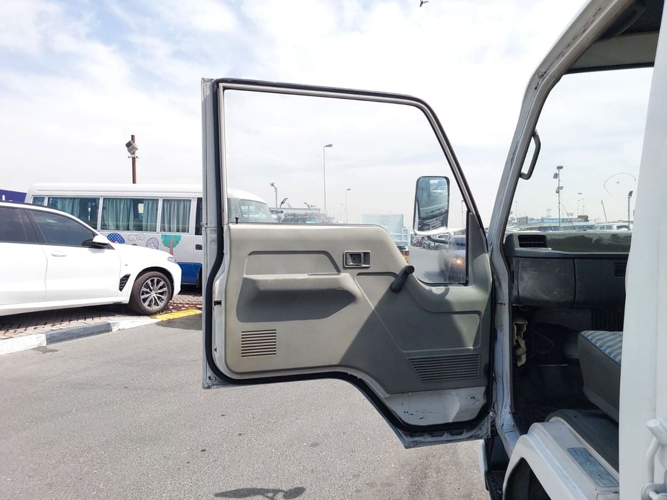 Mitsubishi Fuso Canter (RAMADAN OFFER) MITSUBISHI CANTER TRUCK RHD 1990 MODEL 3.9 L DIESEL MANUAL(PM40199)