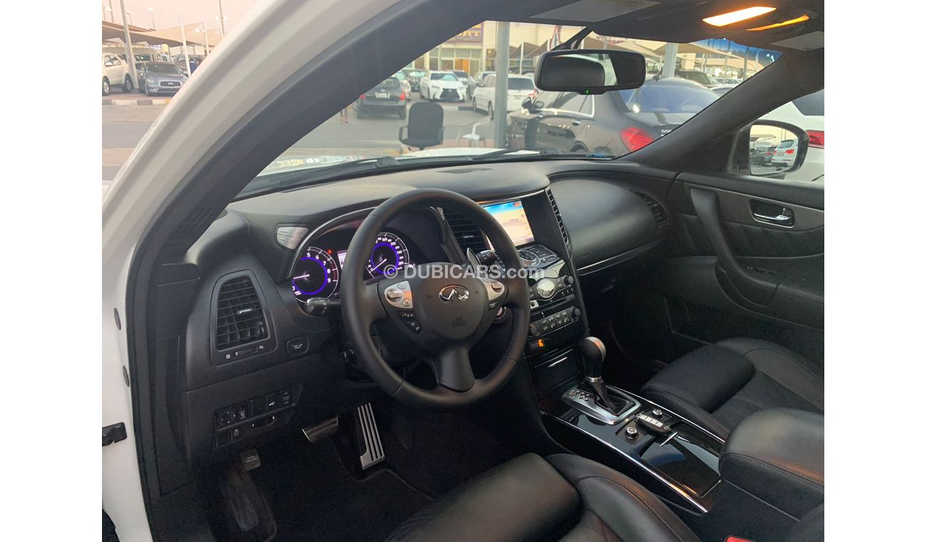 Infiniti QX70 Infiniti QX70 S