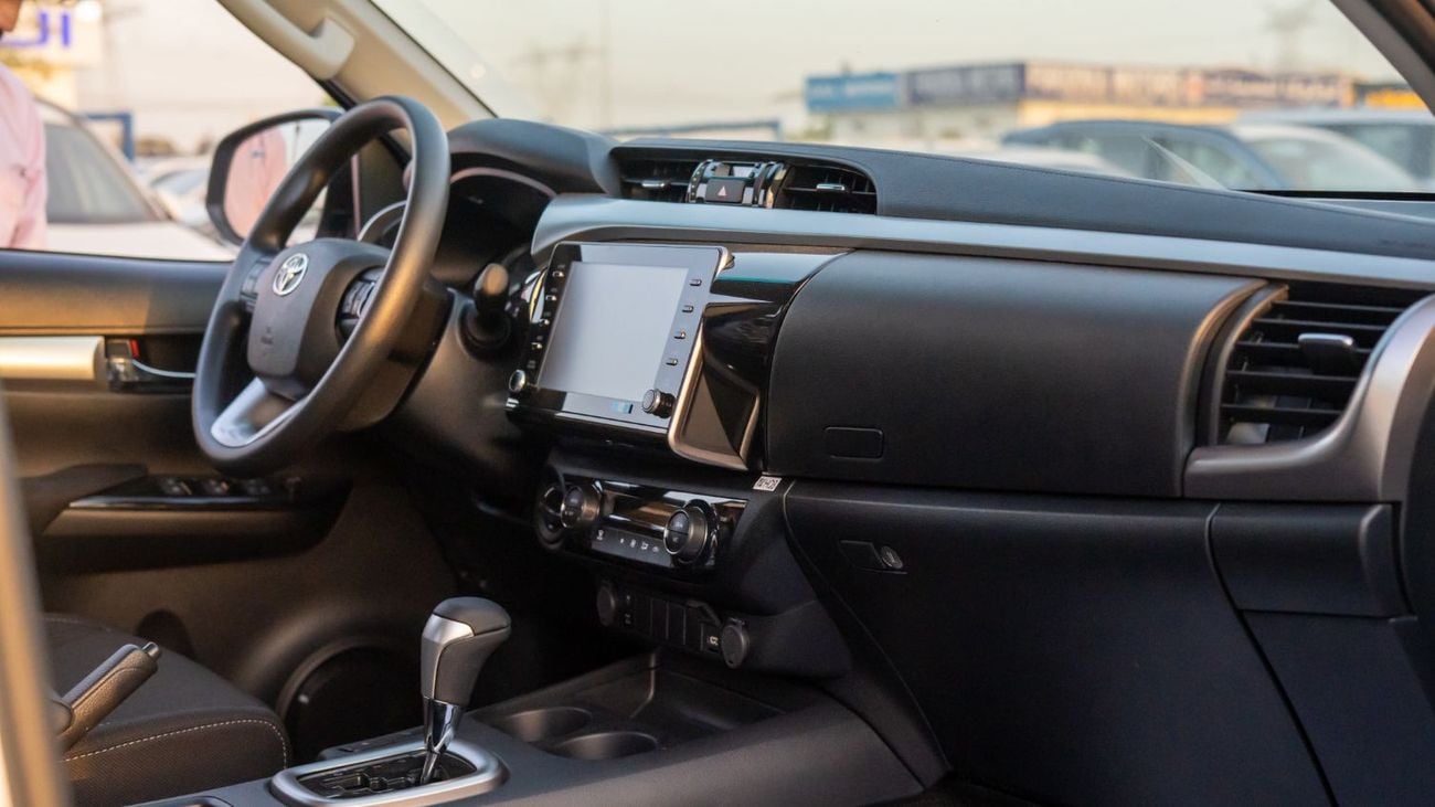 تويوتا هيلوكس SR5 DC 2.4L Diesel A/T 2025YM