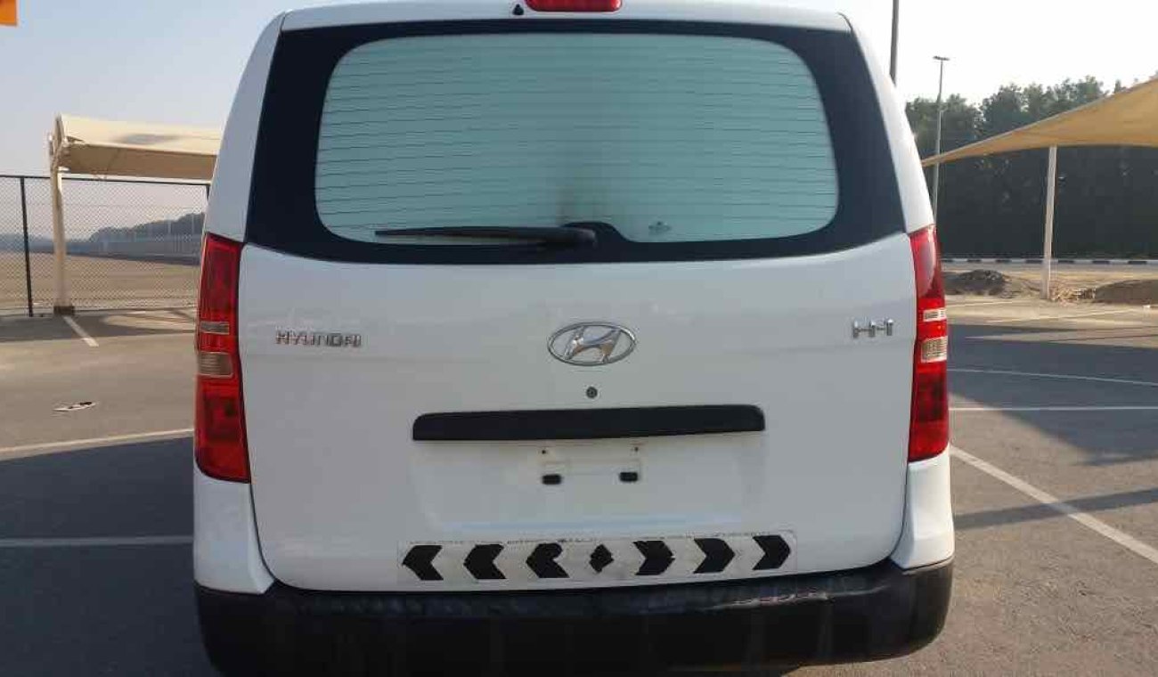 Hyundai H-1 5 seater with Chiller GCC specs